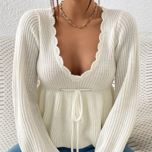 Cream V-Neck Tie Sweater Size Small - Picture 3 of 5